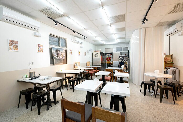 二木牛肉麵 自強店。