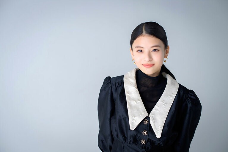 ワンピース 22,880円／SISTER JANE(THE△WALL△SHOWROOM　電話番号 03-5774-4001)、その他全てスタイリスト私物。