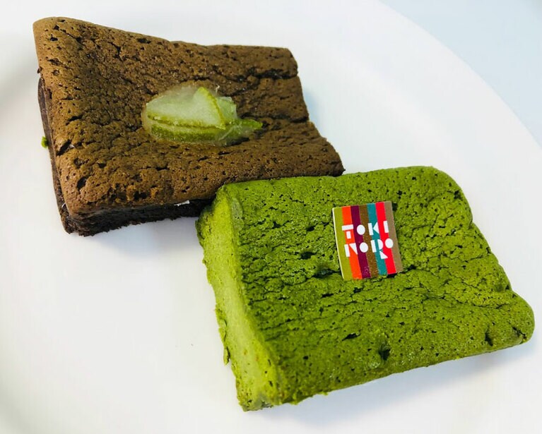 「和紅茶ショコラ」と「抹茶ショコラ」いろんな味わいのケーキが届くのも嬉しいです。