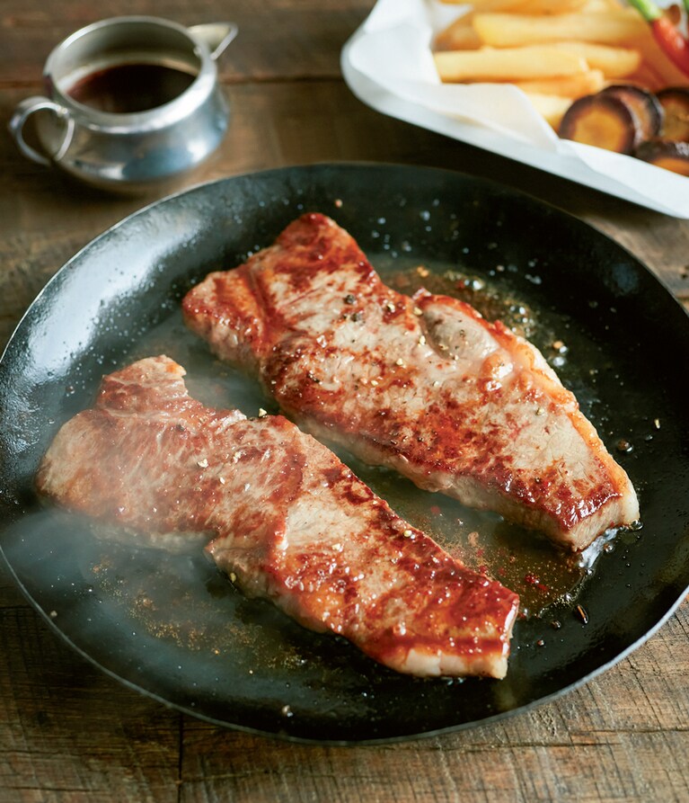 ステーキギフト 京たんくろ和牛 180g×2枚(南山特製焼肉のたれ付き) 10,800円／京都北山 南山