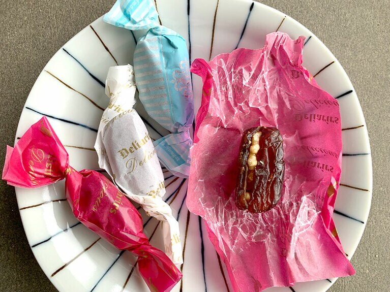 ◆クルミ入りデーツ 100元(1袋)、特に女性の友達に喜ばれること間違いありません。消費期限は1カ月。