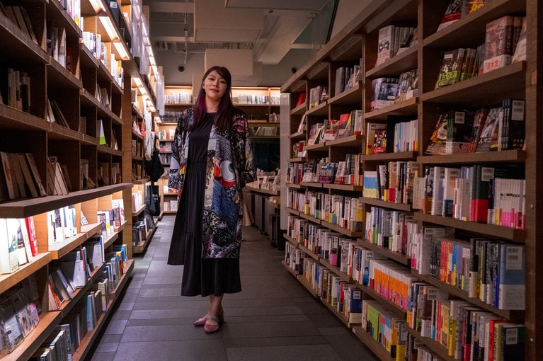 怪談師・グラフィックデザイン事務所代表／YouTubeチャンネル「サモエドと怪談と」主宰。近著は西浦和也さんとの共著『池袋怪談』（竹書房）。