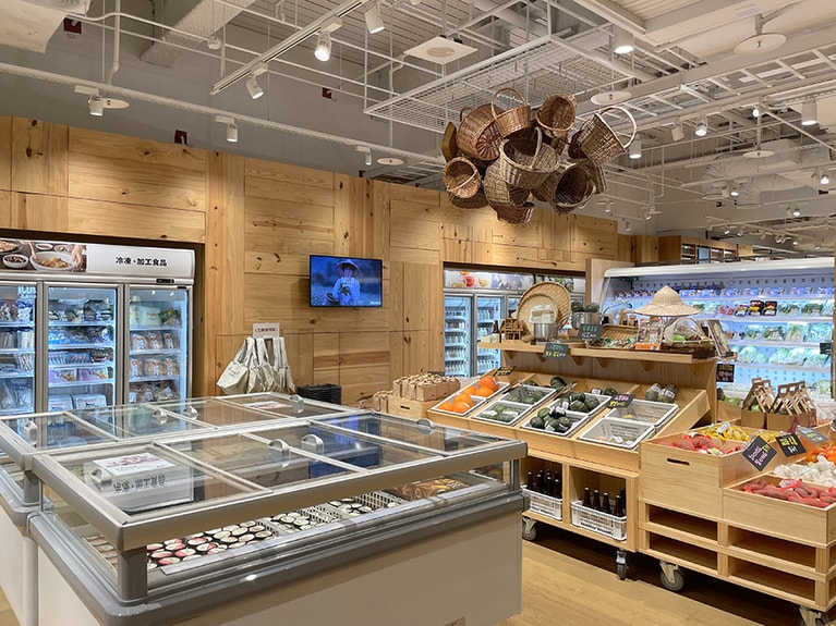 「良品市場」のコーナーも気になるものが盛りだくさん。アイスコーナーには台湾産のフルーツを用いたものもあります。乳化剤の成分が少ないので、さっぱりした味わいです。