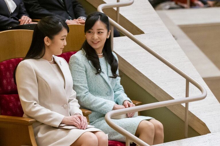 眞子さま（当時）と佳子さま　©JMPA