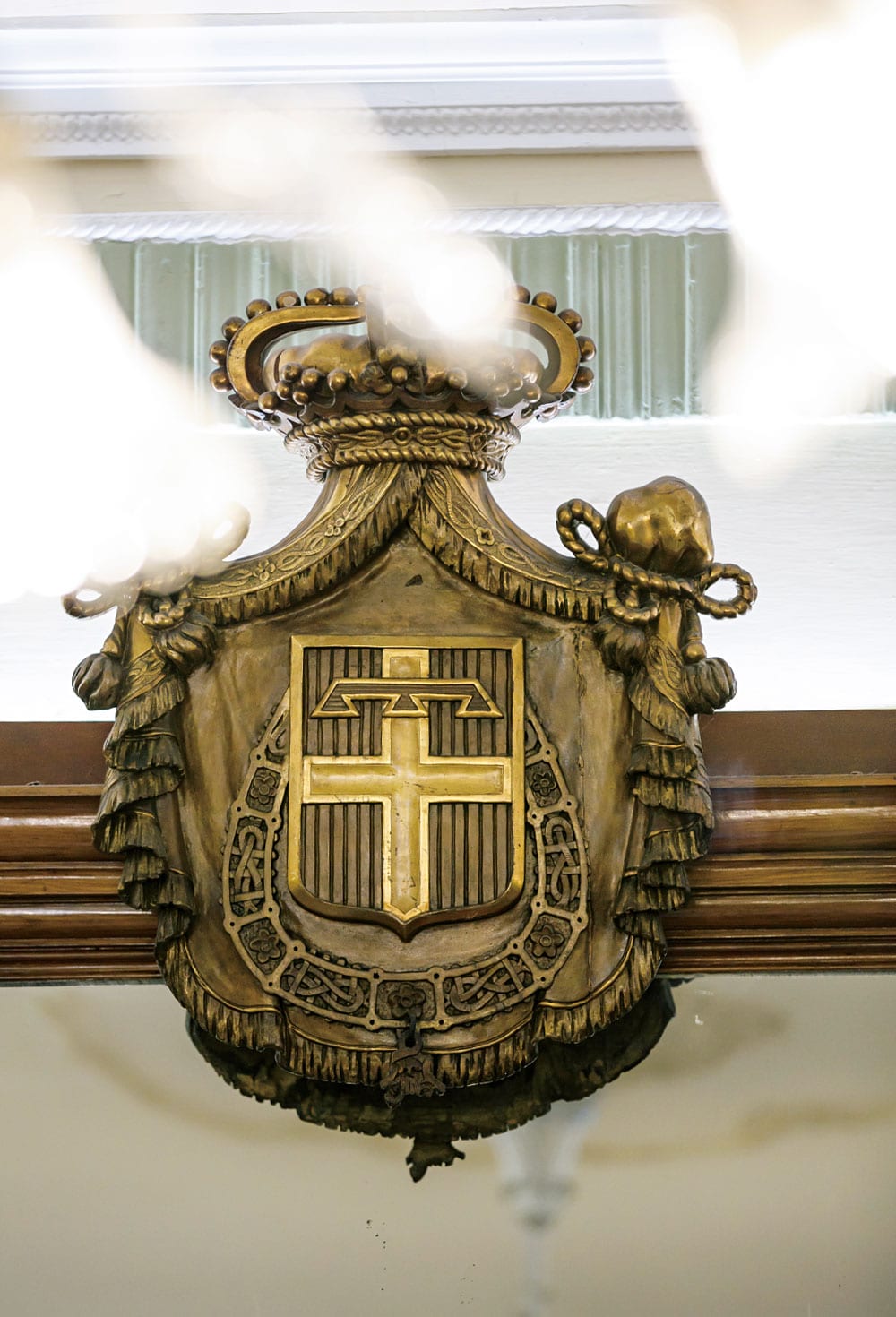店内には、王室から賜った「ロイヤル・メゾン」の紋章が。