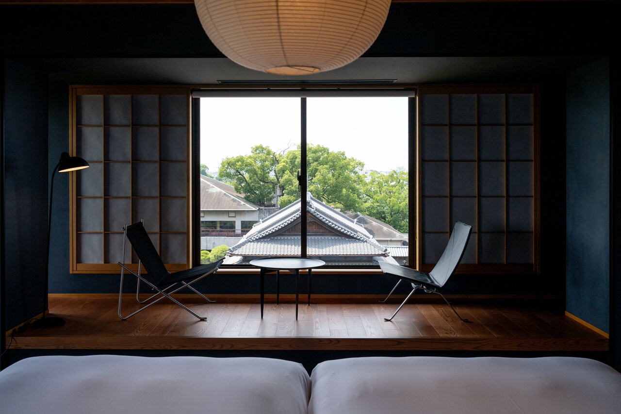 最上階の角部屋「黒松」。