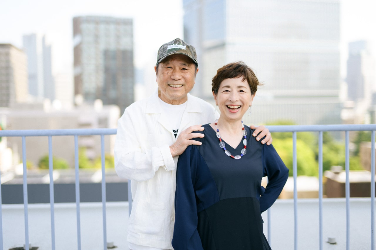 近田春夫さんと阿川佐和子さん。