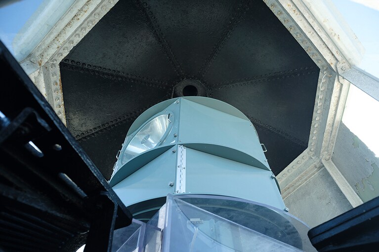 安乗埼灯台には日本で初めて、回転式のフレネル式多面閃光レンズが用いられた。