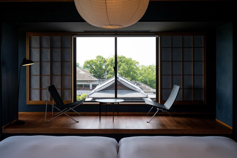 最上階の角部屋「黒松」。