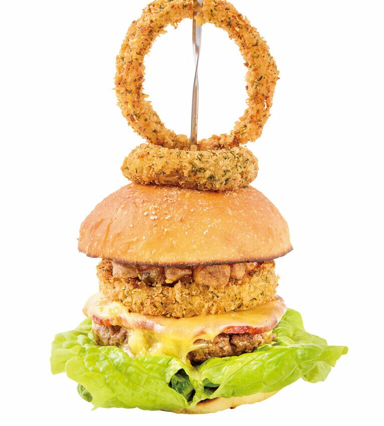【ベアバーガー 自由が丘店】シュプリーム 1,706円。パティの重さ 150g、高さ 10cm(オニオン除く)、幅 10cm。