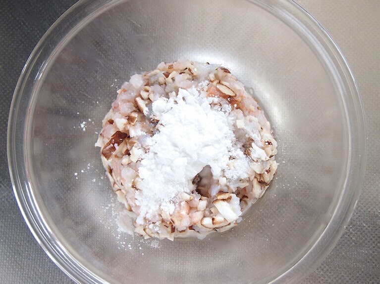 ＜下味調味料＞を入れてよく混ぜる。