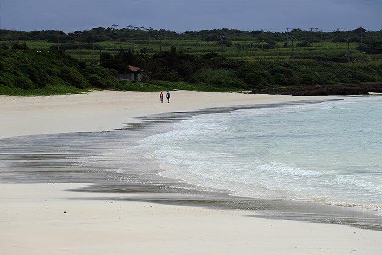 美しい白砂ビーチが広がる渡口の浜。なぜ「日本の渚100選」に入らない？