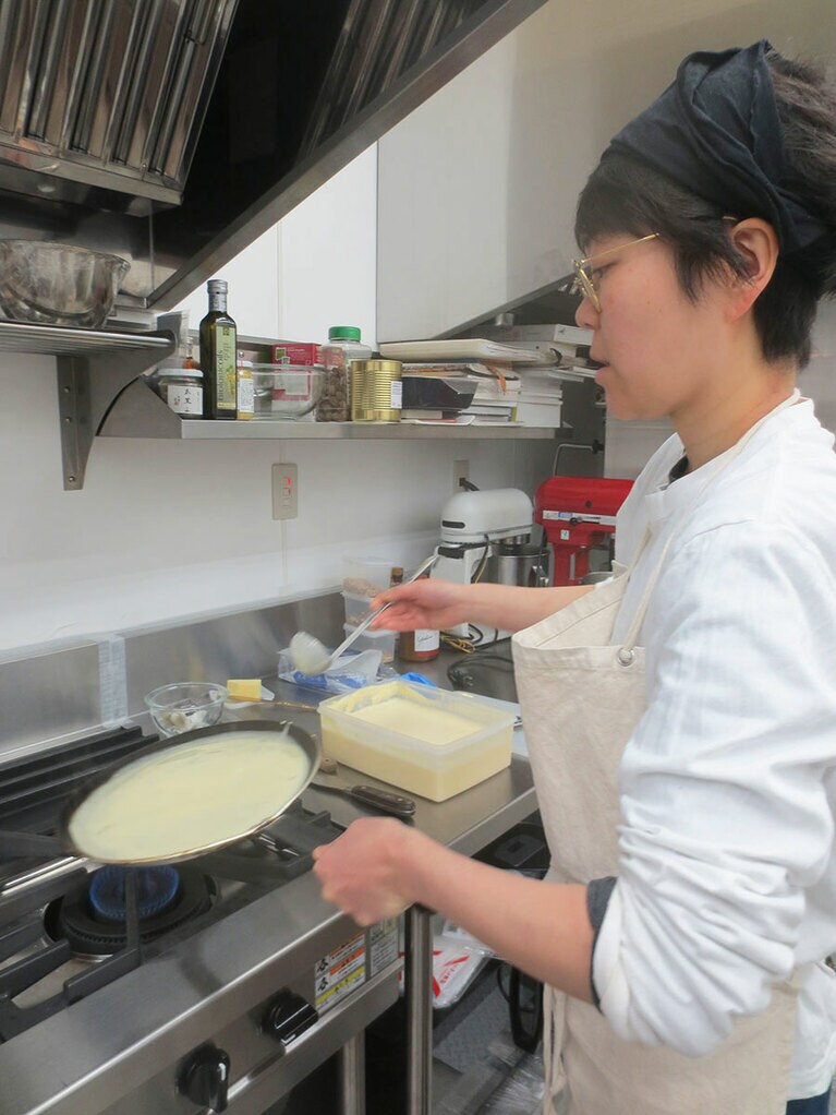 クレープは注文があってから焼く。