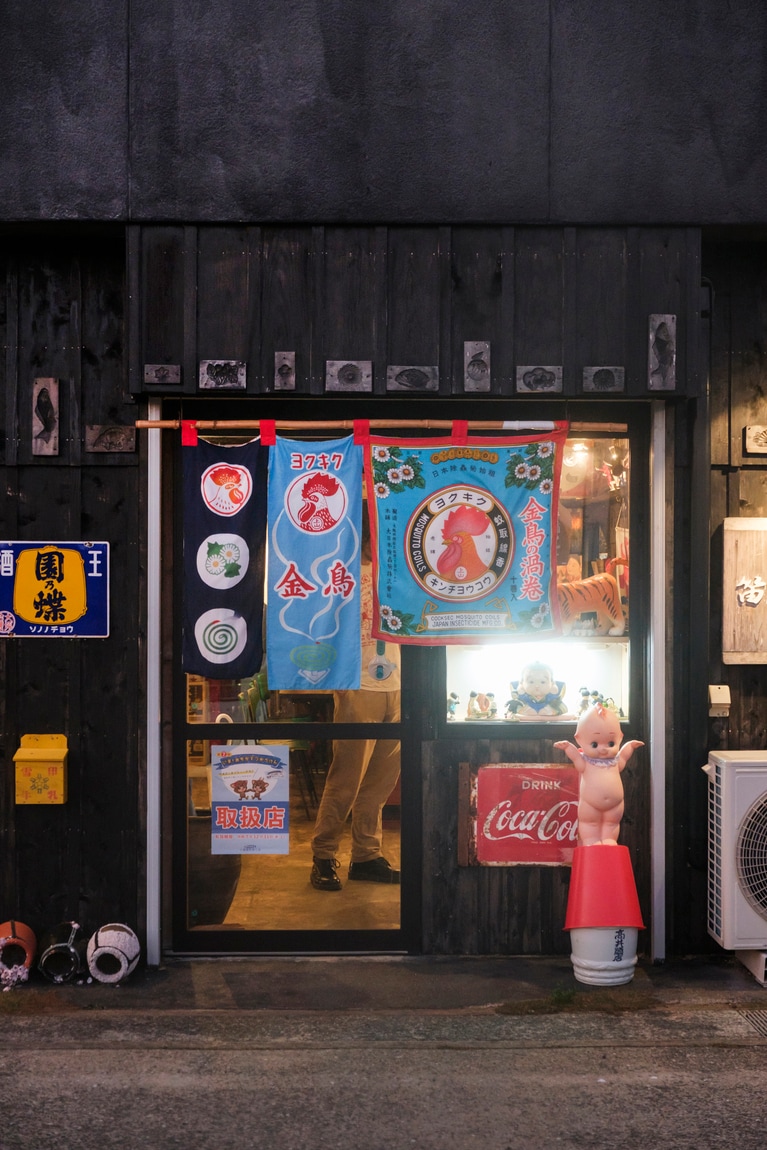 近所の居酒屋へ。