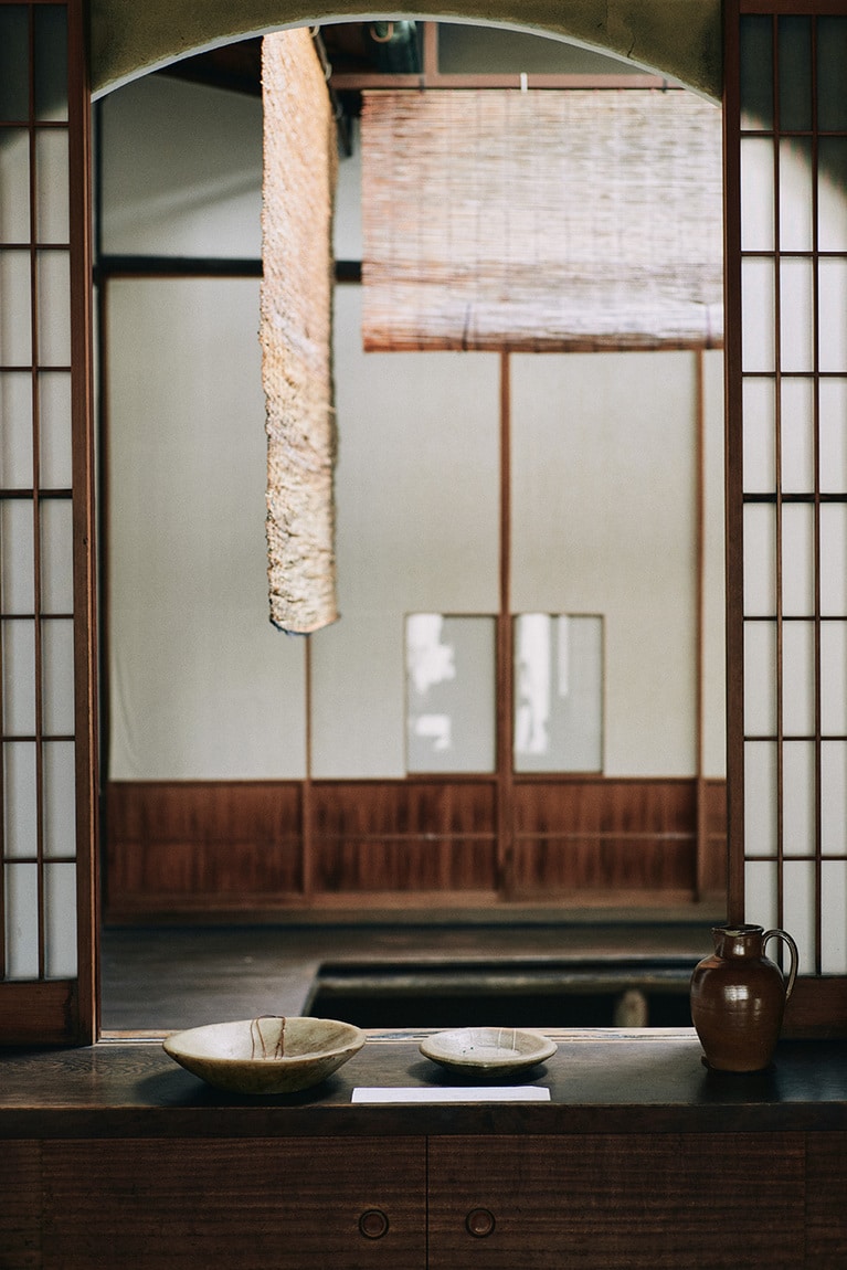 町家の造りを生かし、縁側や丸窓もそのままに。