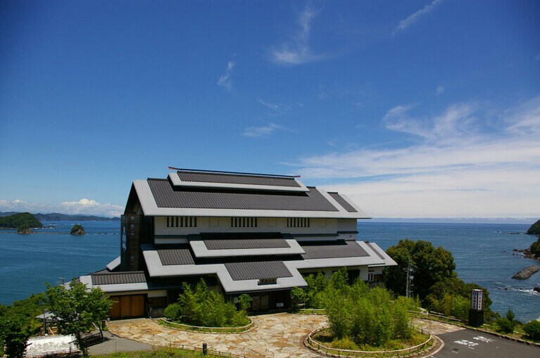 鰹乃國の湯宿 黒潮本陣［高知／土佐久礼］外観全景。