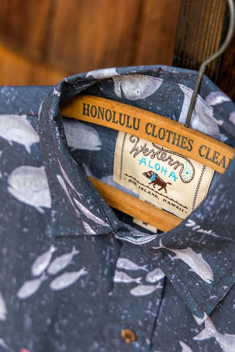 ウェスタンアロハのマスコット・いのししが描かれたブランドラベル。