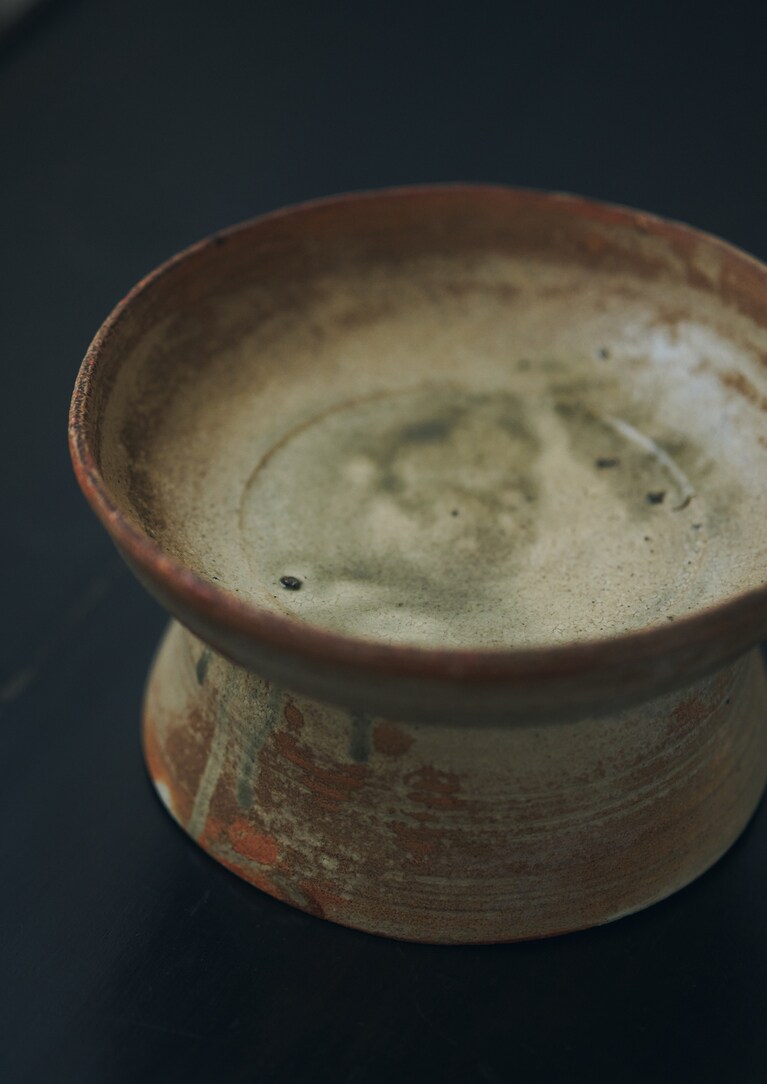 石村さんが「生きもののような迫力」を感じると表現した、石井直人さんの高台鉢。写真：奥山晴日