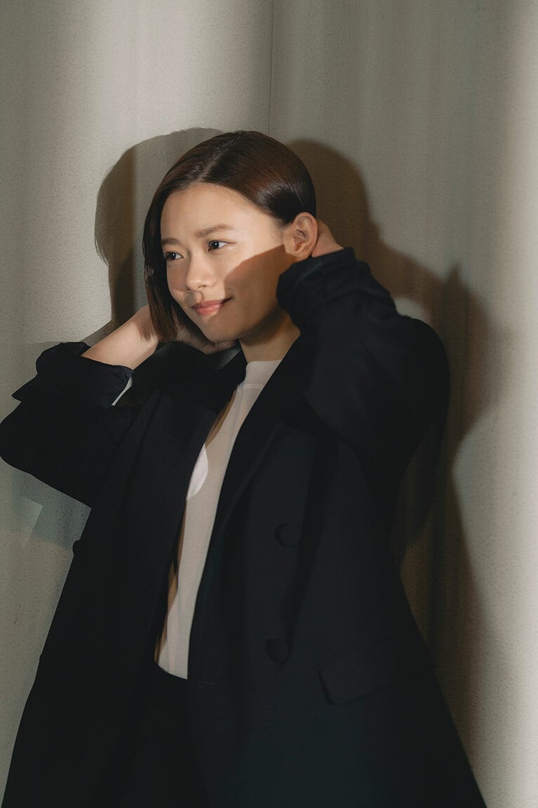 記憶障害の脳外科医、川内ミヤビを演じる杉咲花さん。