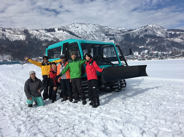 雪上車体験も。