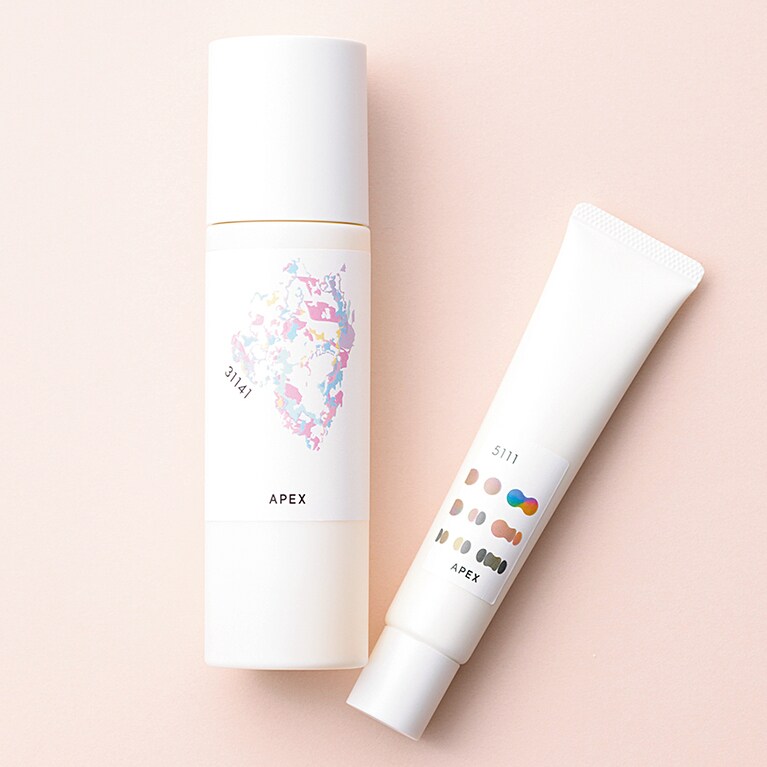 右から：アペックス シールド SPF50･PA++++ 45g 10,000円、同 フルイド 130mL 12,000円／ポーラ