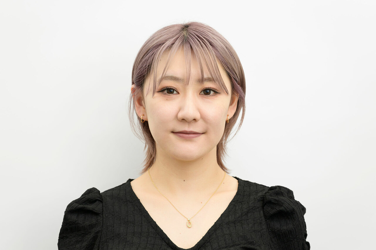 KATEグローバル旗艦店クリエイターの北田弥夢さん。化粧下地で肌を整えた状態。