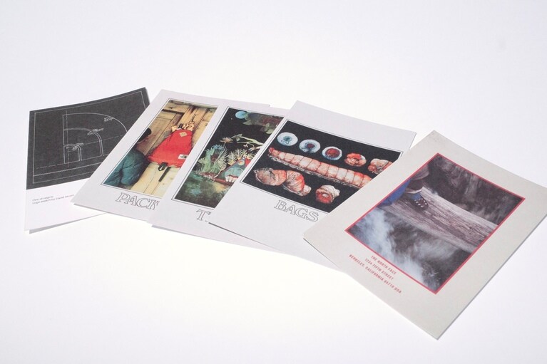 過去の広告ビジュアルをデザインしたポストカードは見比べても楽しい。