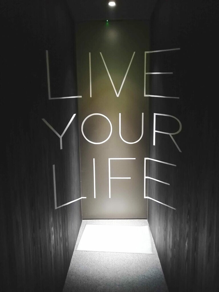 Think Labの出入り口。開閉はアプリから。