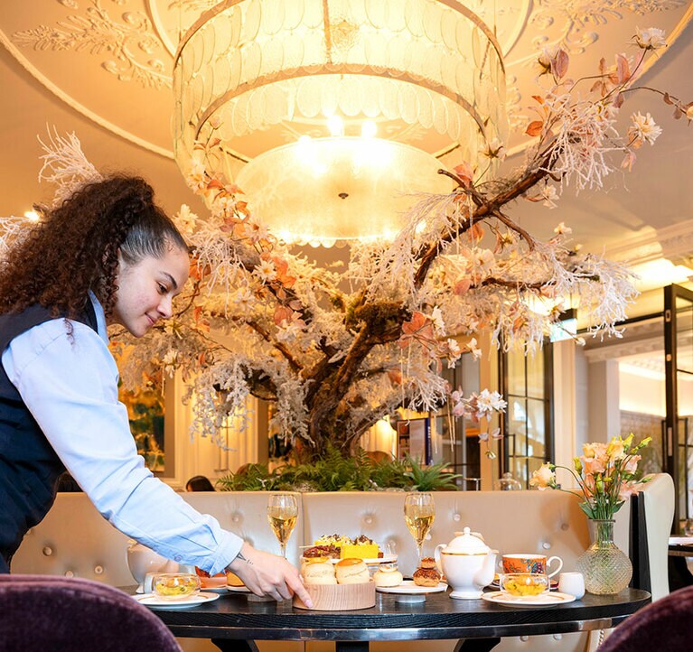 締めのフランス風焼き菓子もお楽しみに。