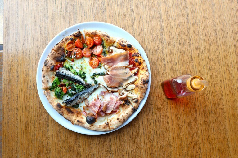 ピッツァボッソ 四季のピッツァ（2,980円）。