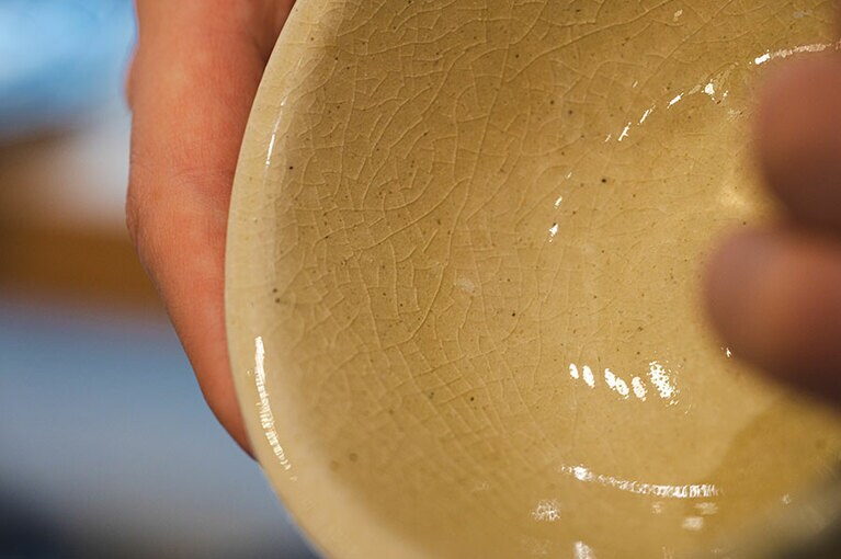 陶器はひとつひとつ「表情」が違うもの。年々風合いも変わる、そこがたのしい。