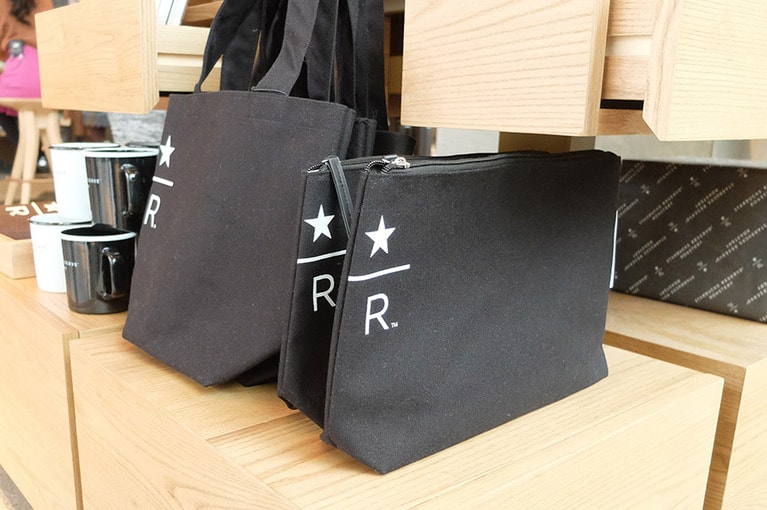 「スターバックス リザーブ ロースタリー 東京」の「トートバッグ」。