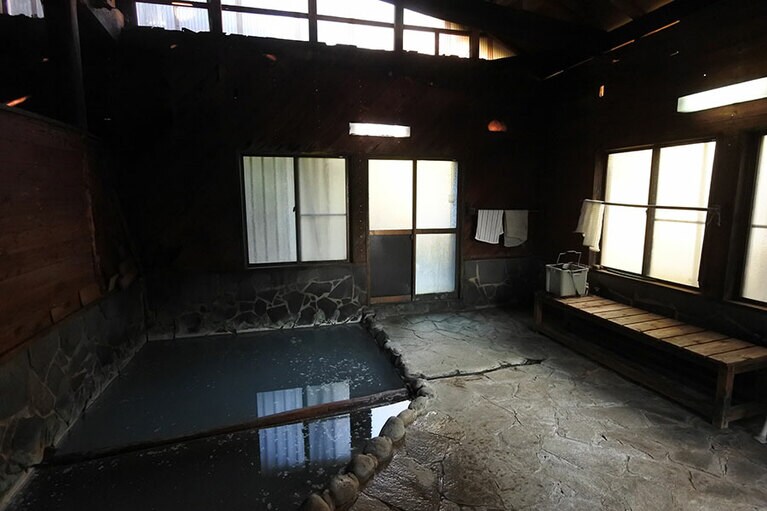 3月の頃の湯向温泉。新しい施設、どんなでしょう？