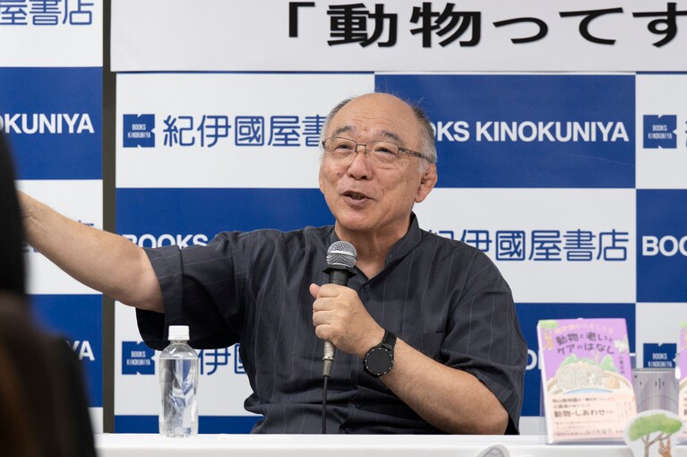 小菅さんの耳にご注目！