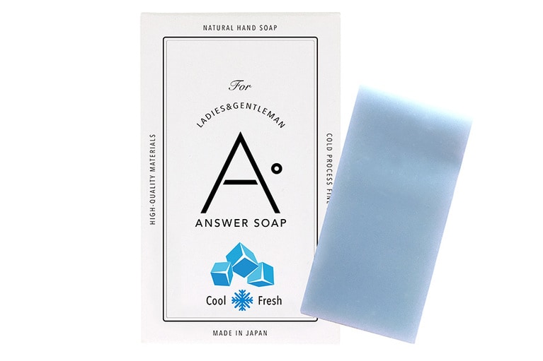 【ソープトワレ】ほんのり柑橘系の香りのベーシックタイプ。「手洗いが大切なのはわかるけど、手荒れするのが悩み……」という声に応えるべく、除菌効果は当然として、保湿、美肌効果にもこだわり、ベーシックタイプには真珠エッセンスを配合。ソープトワレ シトラス 10枚入り 500円／大阪エース