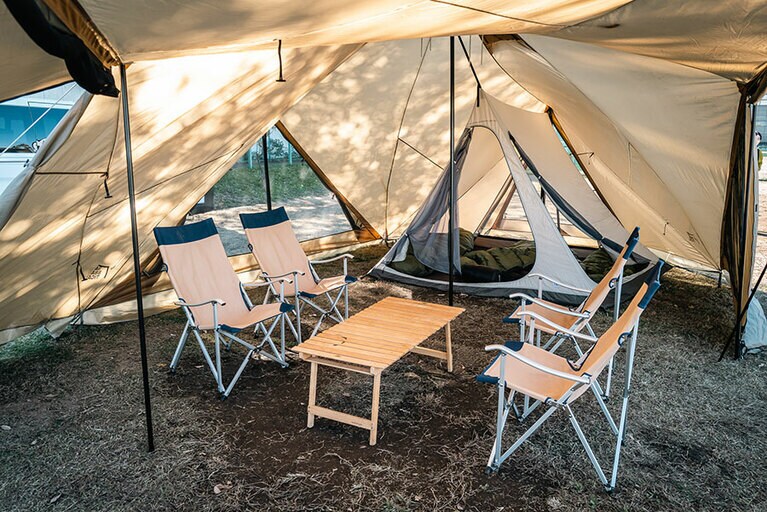 晴天の中開催された展示会には多くの来場者が訪れた。