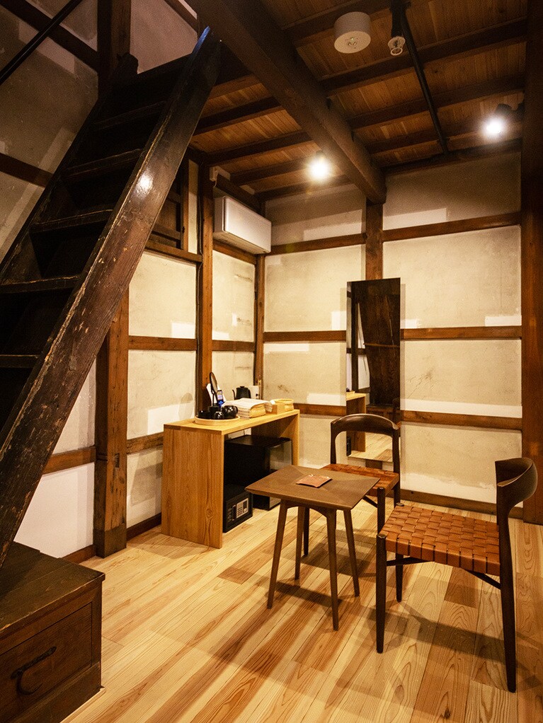 1階にはリビング、洗面所、檜風呂がある。