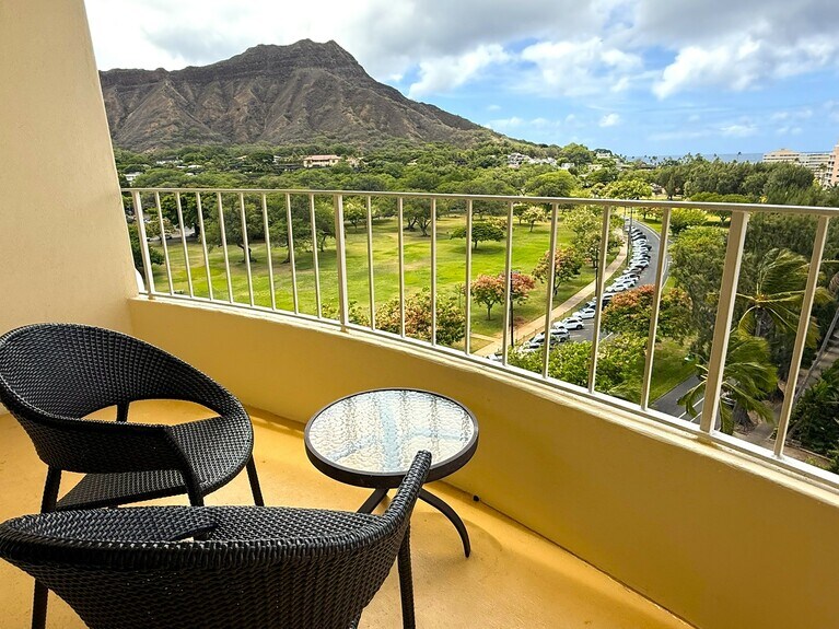 「オーシャン・ビュー」のバルコニーから望むダイヤモンドヘッドビュー。