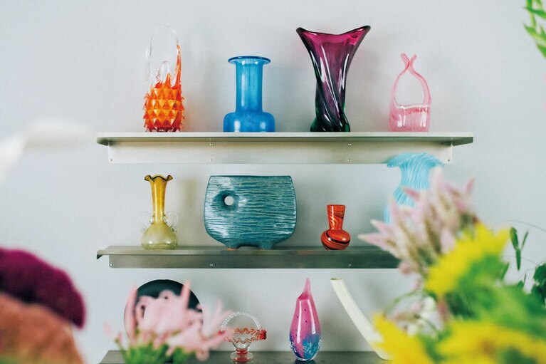 「自分で生けてみたいと思うものを集めています」という花瓶は販売もしている。