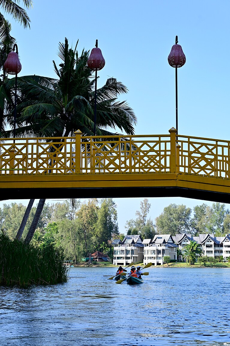 ラグーナをめぐるカヤックも人気のアクティビティ。