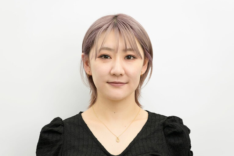 KATEグローバル旗艦店クリエイターの北田弥夢さん。化粧下地で肌を整えた状態。