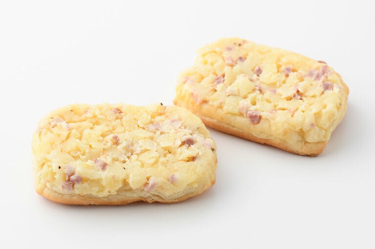 じゃがバター(淡路島藻塩使用) 各210円。