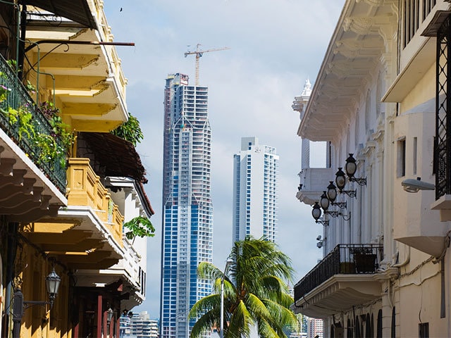 パナマ文書で有名になったあの都市の カラフルでノスタルジックな歴史地区 今日の絶景
