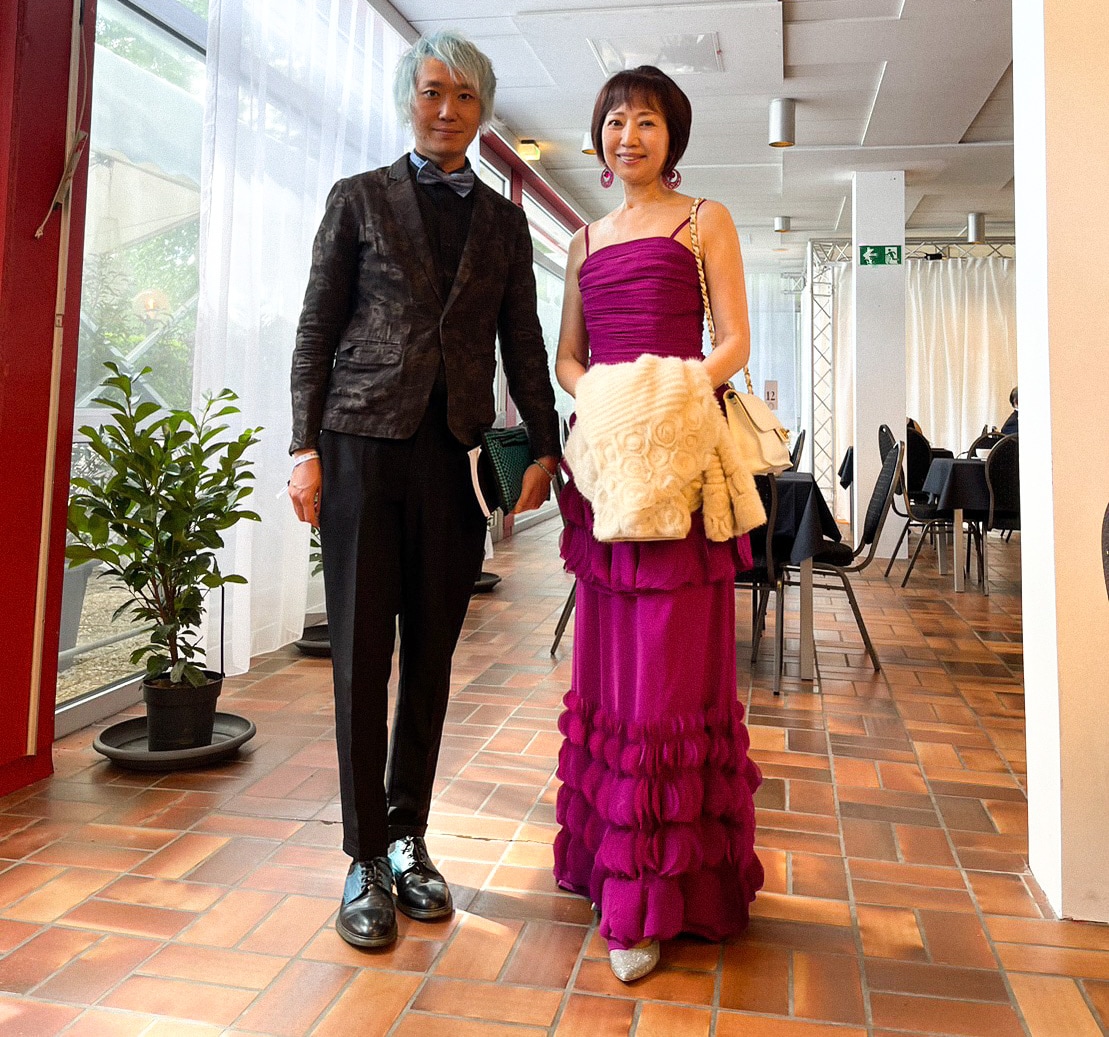 小佐野彈さんと母・千砂さん。
