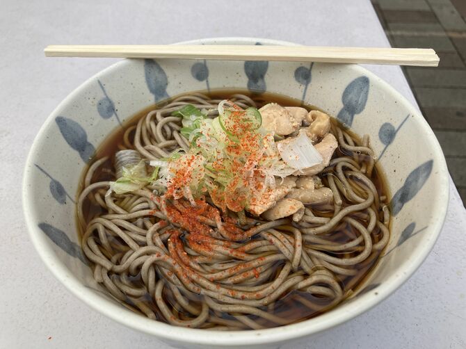 つゆもとり肉も抜群にうまい「とり肉そば」