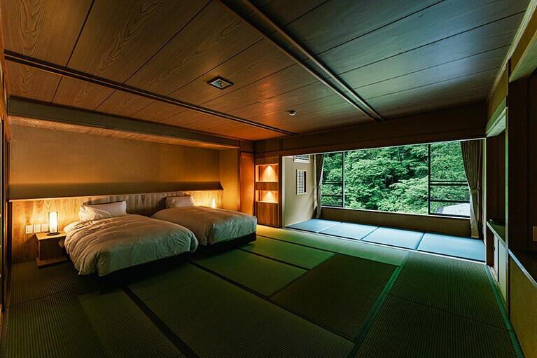 扉温泉 明神館。