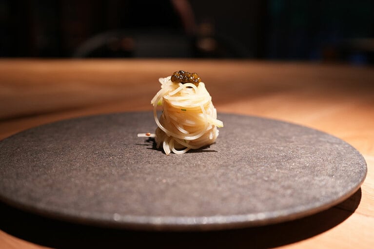 静岡県出身の齋藤宏文氏が料理を監修。「分解と再構築」がテーマ。