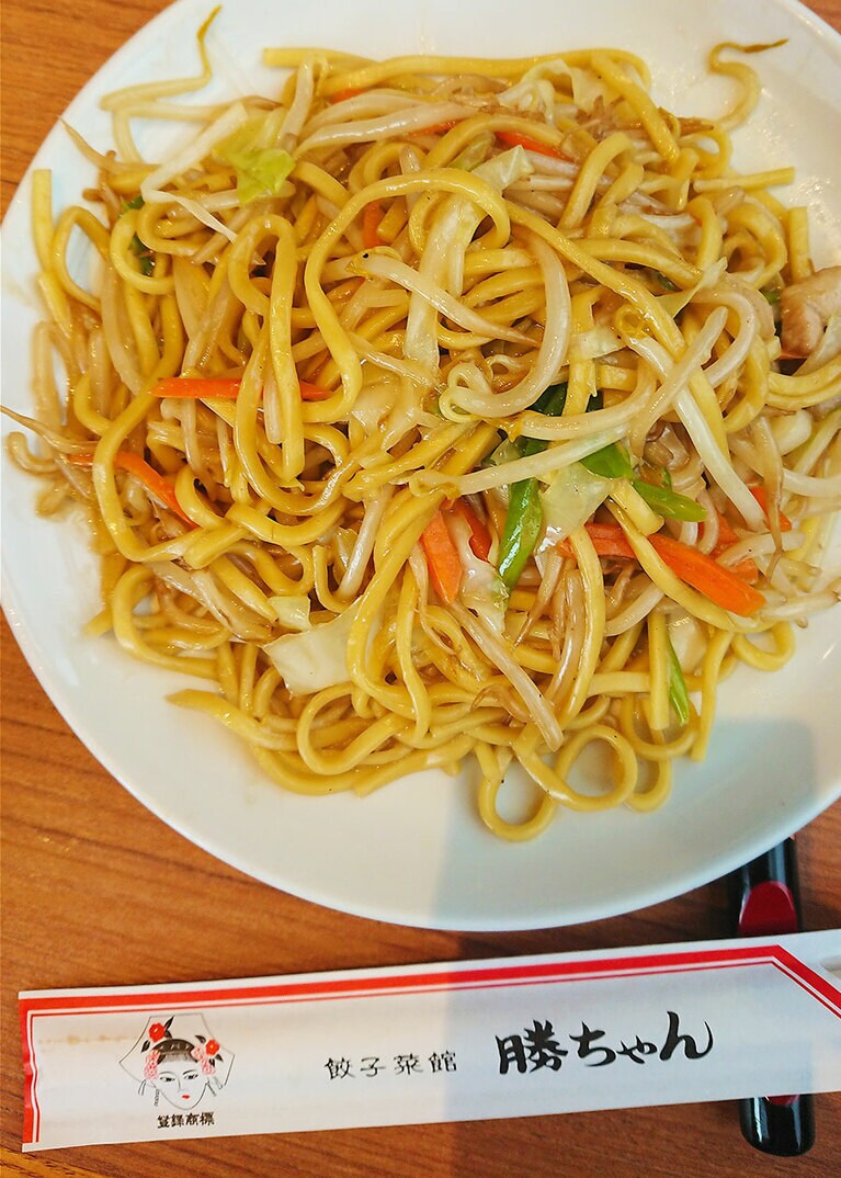 ［小松名物 塩焼きそば］ビールのおつまみにも最高。「勝ちゃん」の塩焼きそば 600円。