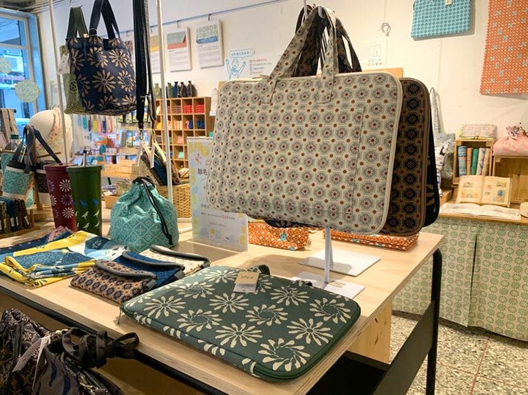 15.5インチ型ノートパソコン収納バッグ 890元。15.5インチ型のほか、13インチ型のノートパソコン収納バッグもあります。