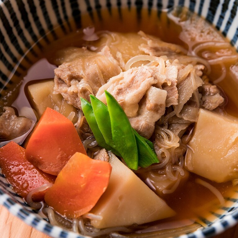 器いっぱいに盛らず、中央に高さが出るように盛り付けるのがプロ流！